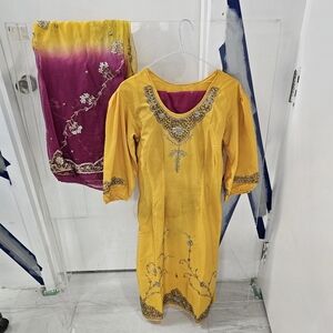 Crepe embroidered suit